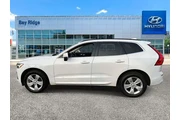 $19993 : Volvo XC60 2022 AWD B5 Momen thumbnail