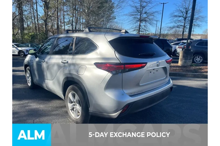 $29120 : Toyota Highlander 2023 L 4dr image 4