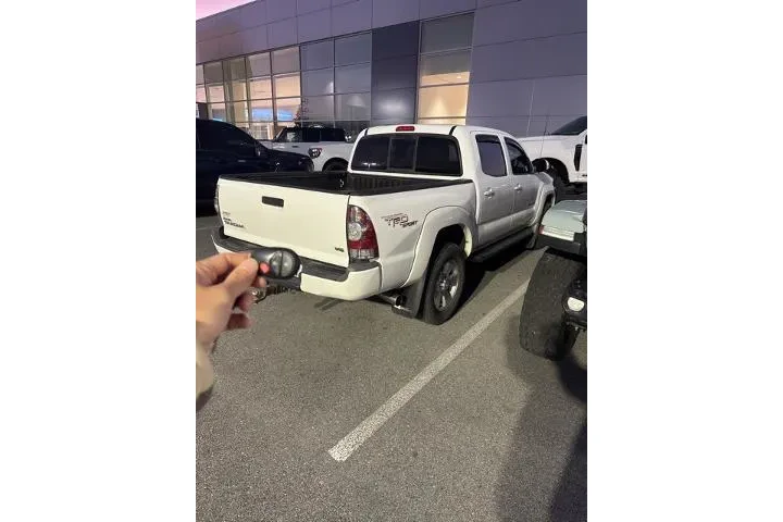 $20324 : Toyota Tacoma 2013 4x4 V6 4d image 4