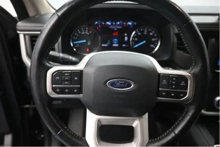 $38618 : Ford Expedition 2024 4x2 XLT image 3