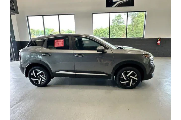 $22595 : Nissan Kicks 2025 SV 4dr Cro image 7