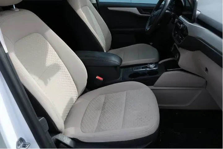 $16143 : Ford Escape 2022 SE 4dr SUV image 7