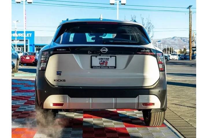 $19488 : Nissan Kicks 2025 SV 4dr Cro image 5