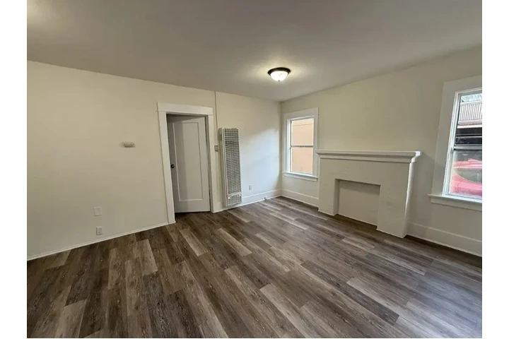 $1100 : Apt. en renta en Huntington image 1