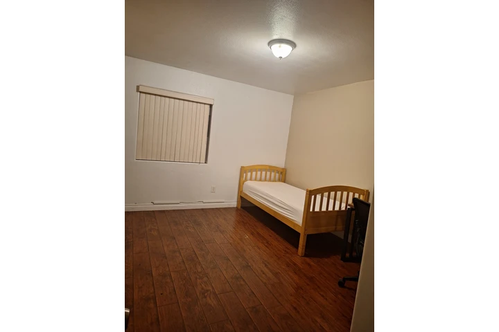 $800 : 1 CUARTO CON BILES INCLUDOS! image 1