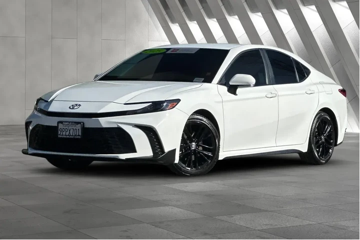 $25800 : Toyota Camry 2025 SE 4dr Sed image 2