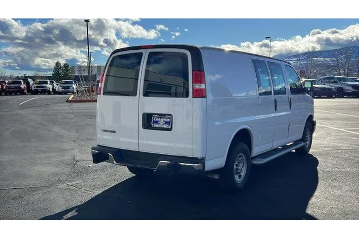 $32484 : Chevrolet Express 2022 2500 image 5