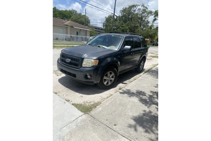 $2200 : Vendo carro en buen estado image 1