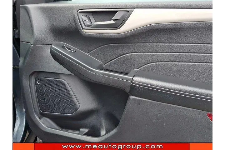 $18105 : Ford Escape Plug-In Hybrid 2 image 10