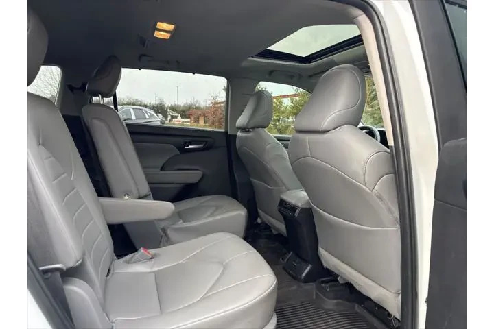 $35950 : Toyota Highlander 2023 XLE 4 image 7