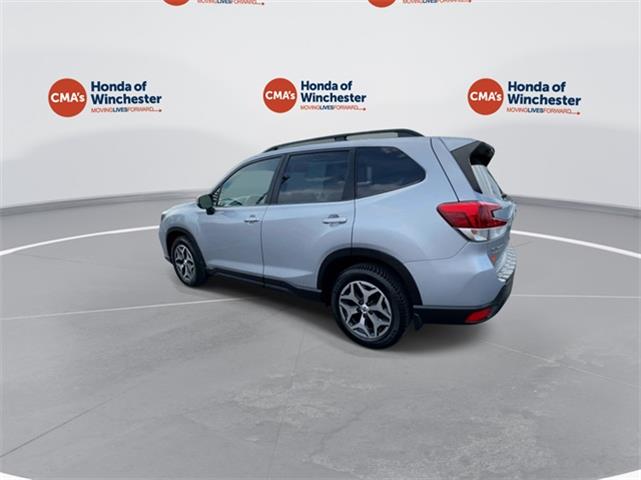 $19148 : PRE-OWNED 2019 SUBARU FORESTE image 5