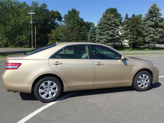 $5000 : —2011 TOYOTA camry LE— image 2