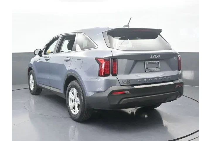 $17996 : Kia Sorento 2022 LX 4dr SUV image 4