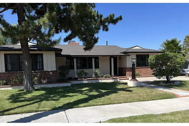 $2350 : HOUSE RENT IN RIVERSIDE CA image 3
