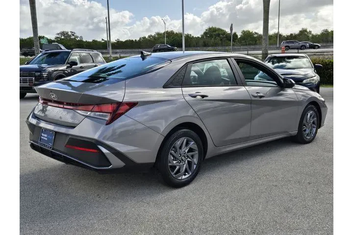 $18975 : Hyundai ELANTRA 2024 SEL 4dr image 6