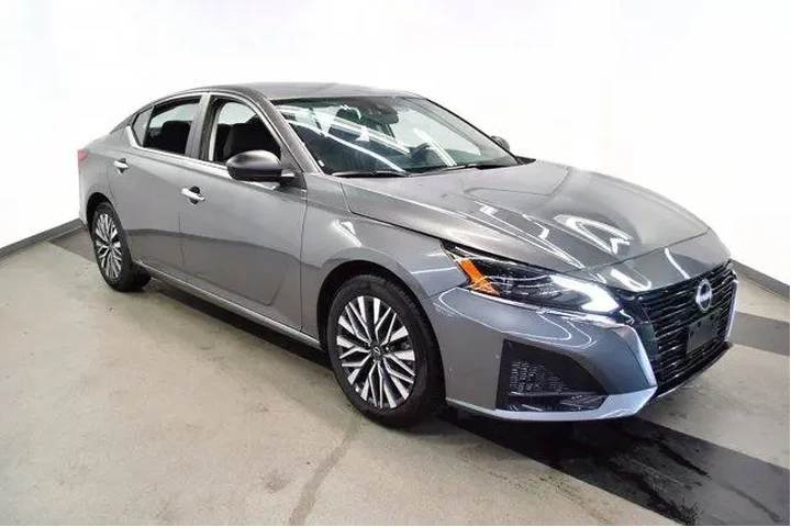 $21994 : Nissan Altima 2025 2.5 SV 4d image 2