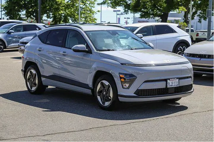 $38665 : Hyundai KONA Electric 2024 S image 6