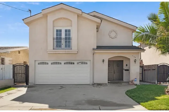 $2200 : Hawthorne location. Approxima image 1