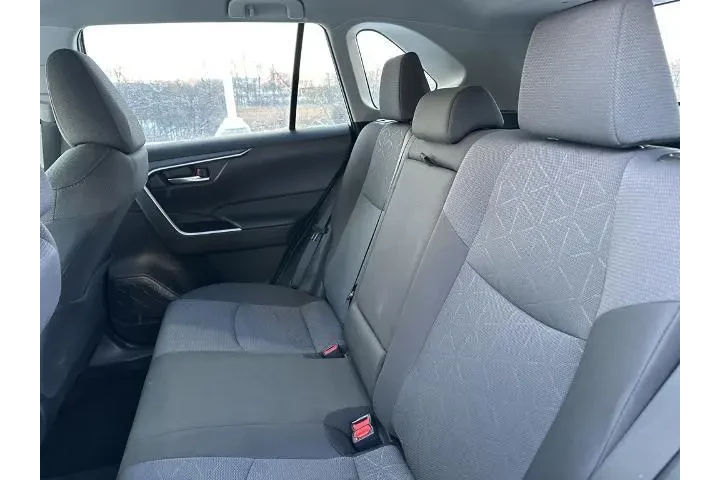 $32509 : Toyota RAV4 2025 AWD XLE 4dr image 4