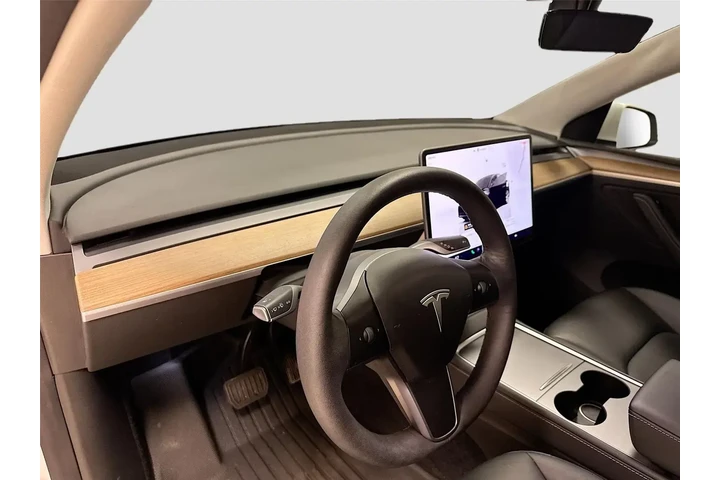 $28971 : Tesla Model Y 2023 AWD Long image 9