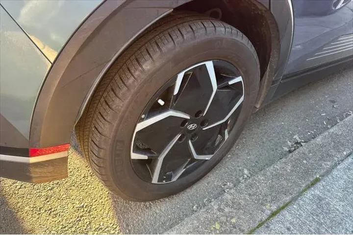 $25990 : Hyundai IONIQ 5 2024 SEL 4dr image 7