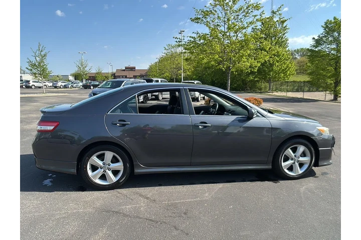 $15299 : 2011 Camry SE image 7