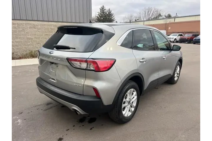 $20296 : Ford Escape 2022 AWD SE 4dr image 5
