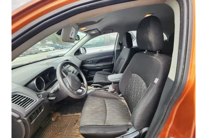 $21420 : Mitsubishi Outlander Sport 2 image 9