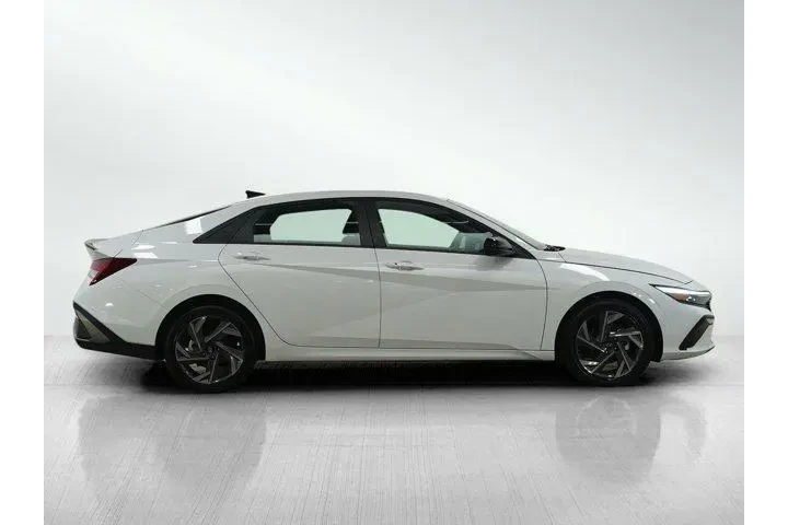$24998 : Hyundai ELANTRA Hybrid 2025 image 6