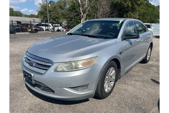 2010 Taurus SE image 2