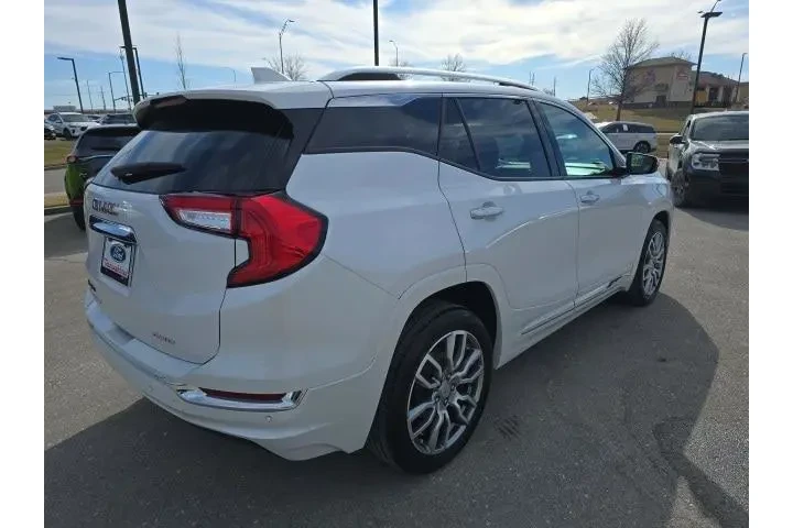 $26500 : GMC Terrain 2022 AWD Denali image 5