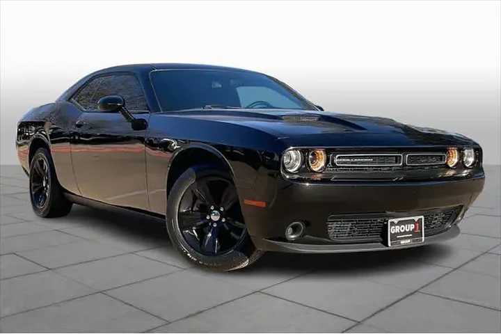 $22995 : Dodge Challenger 2023 SXT 2d image 3