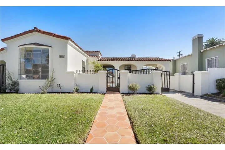 $630000 : 3Beds/2Baths Available in LA image 2