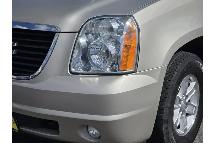 $16992 : GMC Yukon XL 2014 4x2 SLT 4d image 9