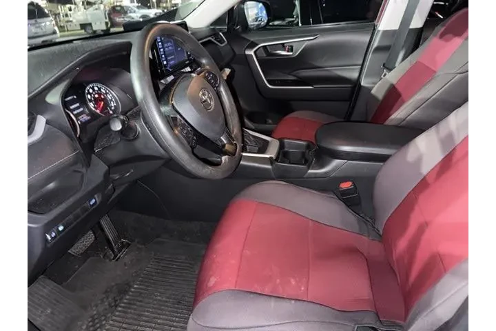 $28778 : Toyota RAV4 2021 AWD XLE 4dr image 10