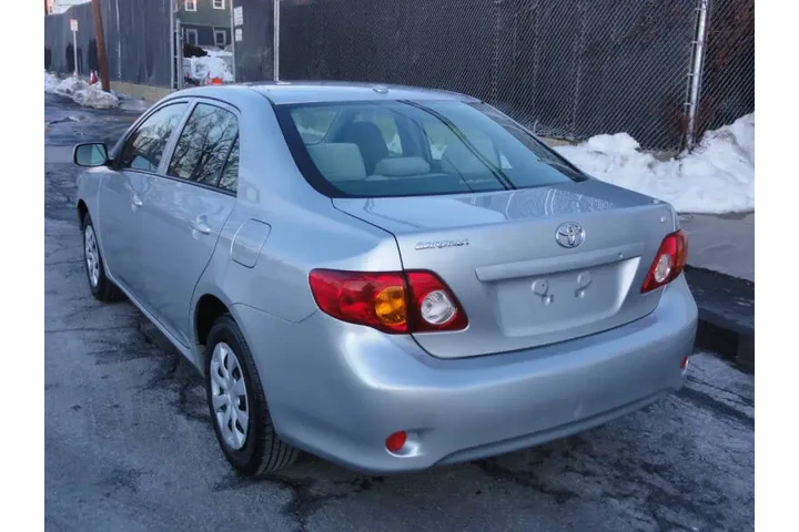 $7950 : 2010 Corolla LE image 5
