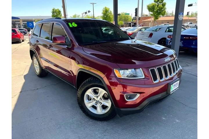 2016 Grand Cherokee Laredo 2WD image 3