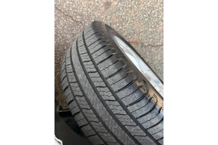 $5999 : 2006 Matrix image 3