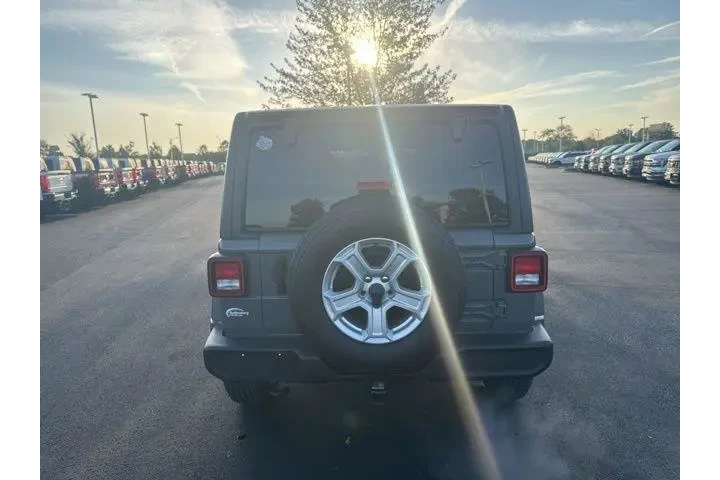 $28000 : Jeep Wrangler Unlimited 2021 image 4