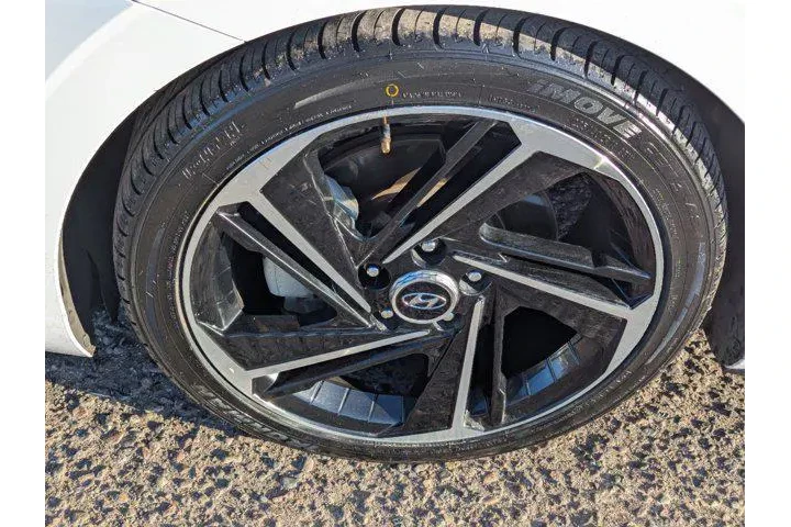 $20990 : Hyundai ELANTRA 2022 N Line image 10