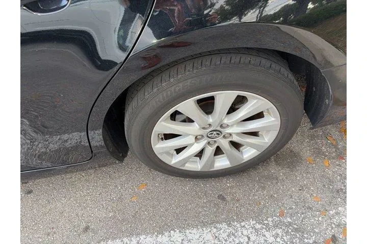 $17995 : Toyota Camry 2019 LE 4dr Sed image 4