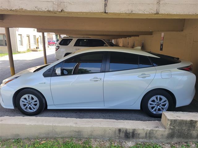 $9000 : 2017 Toyota Prius Two HB5D image 10