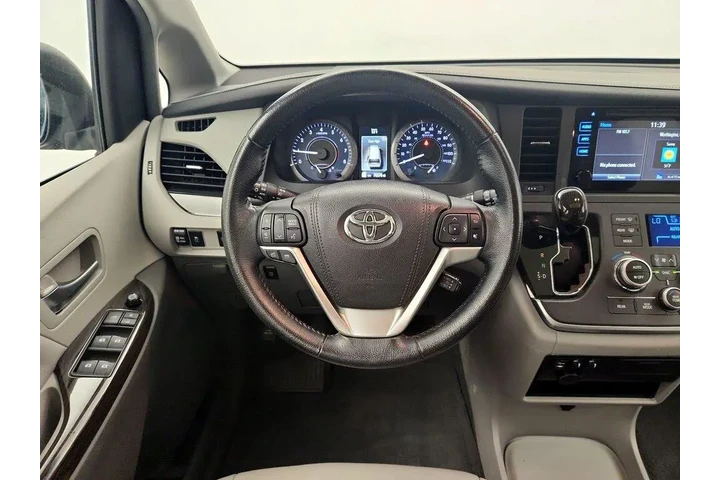 $27998 : Toyota Sienna 2015 AWD XLE 7 image 10