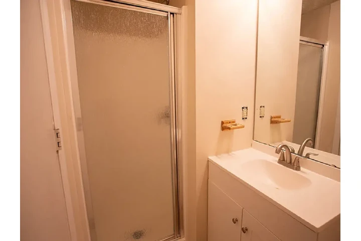 $950 : brand-new  updated  home image 4
