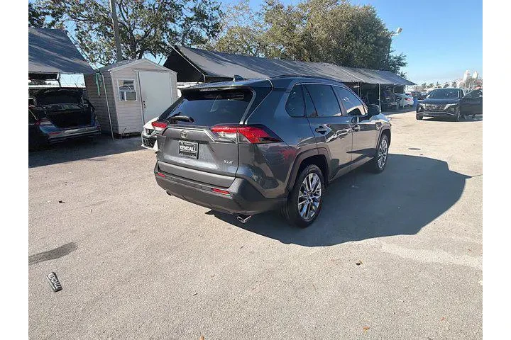$17999 : Toyota RAV4 2019 XLE Premium image 6