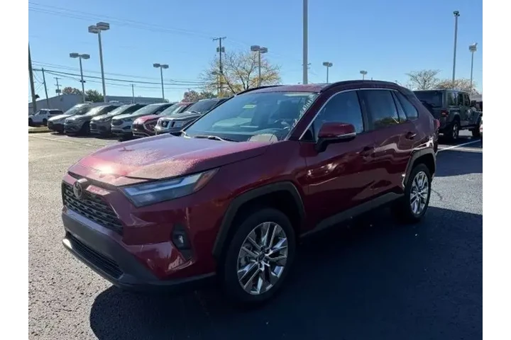 $33000 : Toyota RAV4 2022 AWD XLE Pre image 4