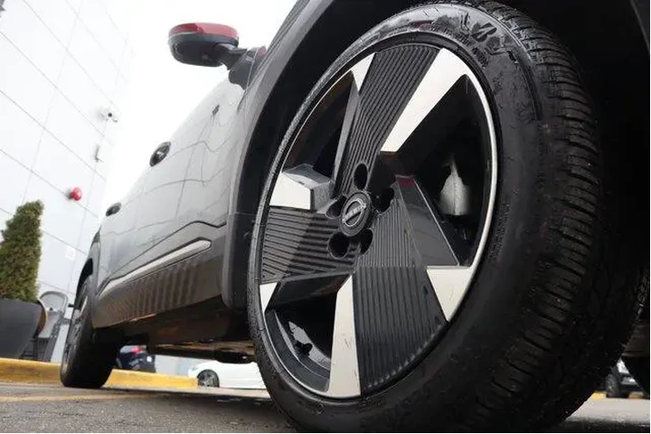 $24649 : Nissan Kicks 2025 AWD SR 4dr image 8