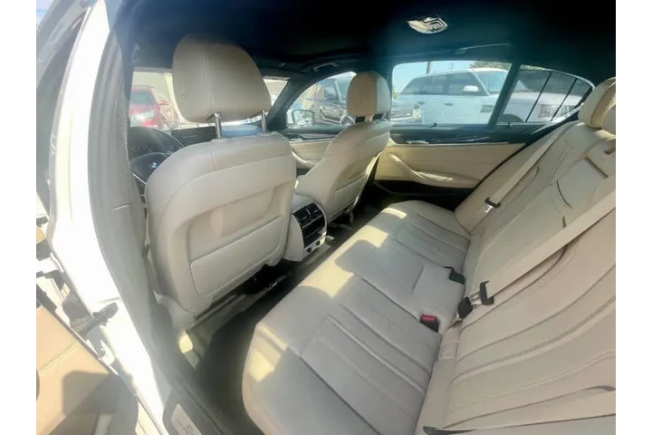 $12900 : 2017 BMW 5 Series 530i image 9