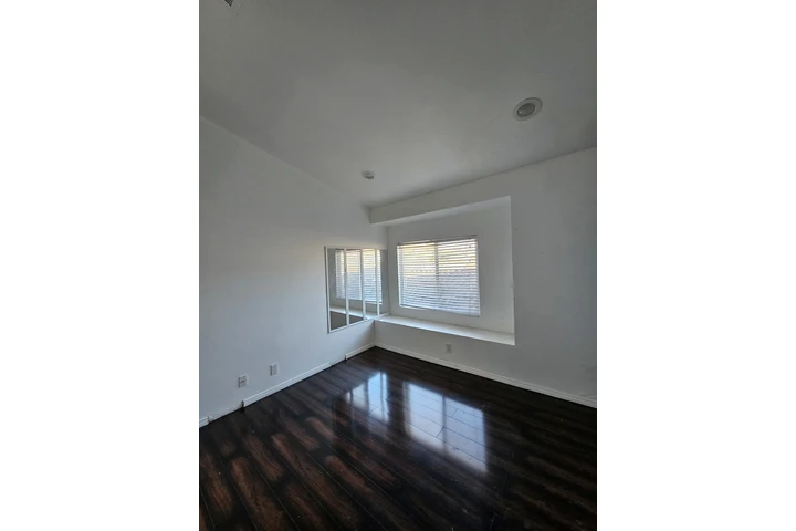 $800 : Recamara de RENTA image 2