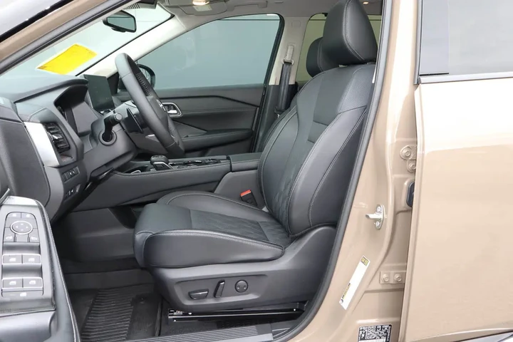 $34587 : 2025 Rogue AWD Platinum image 7
